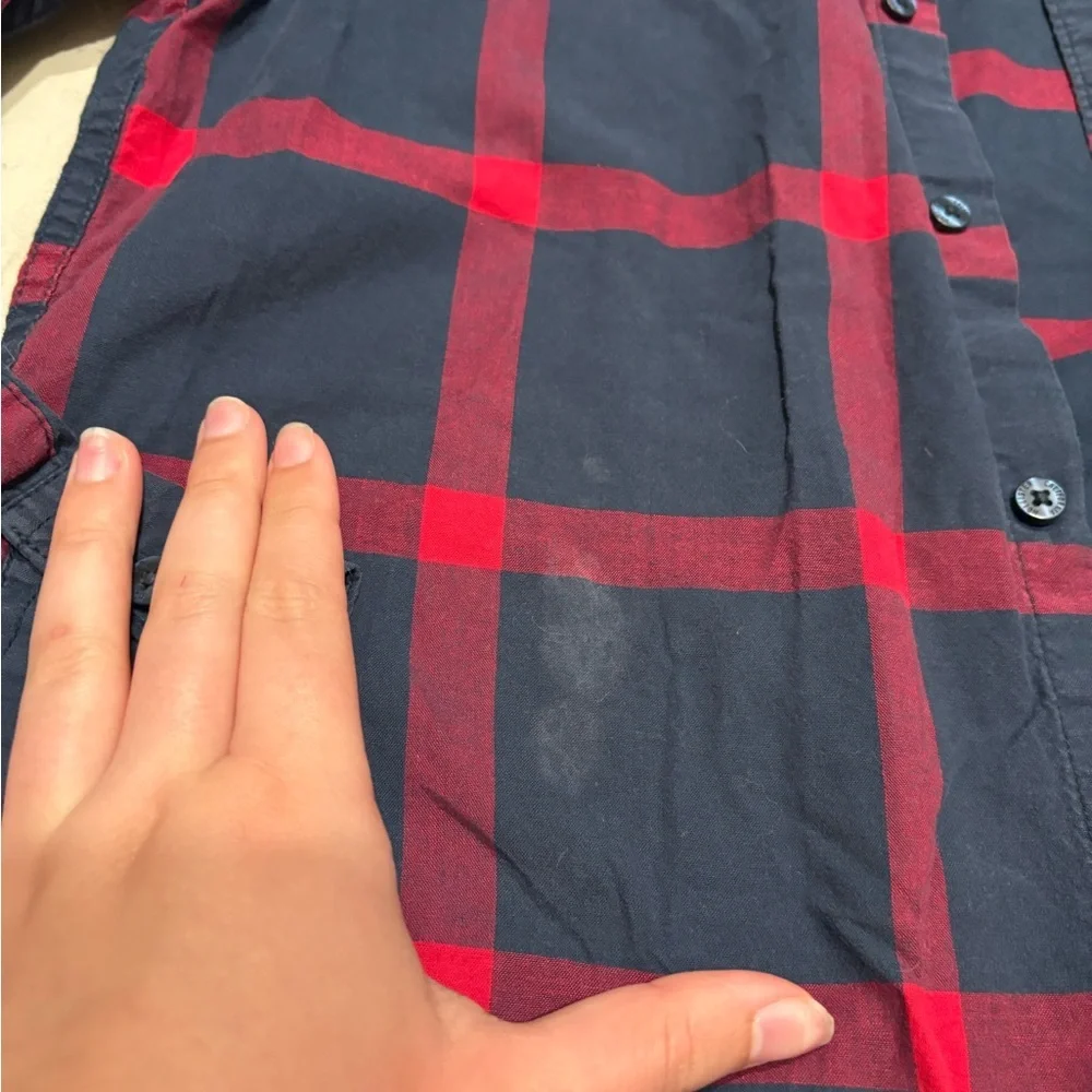 Hollister Men's Navy and Red Epic Flex Stretch Button Up - Picture 6 of 6